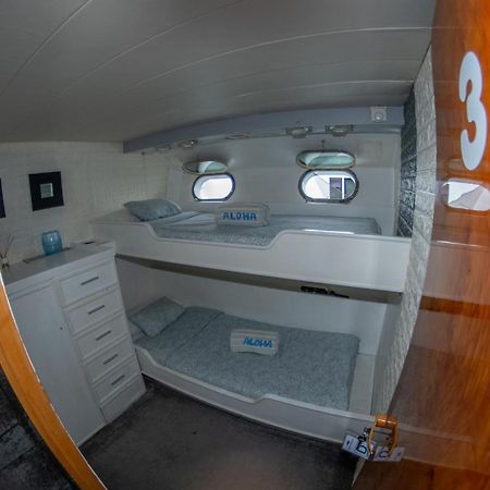 Boat Aloha Hotel Sant Adria de Besos Buitenkant foto