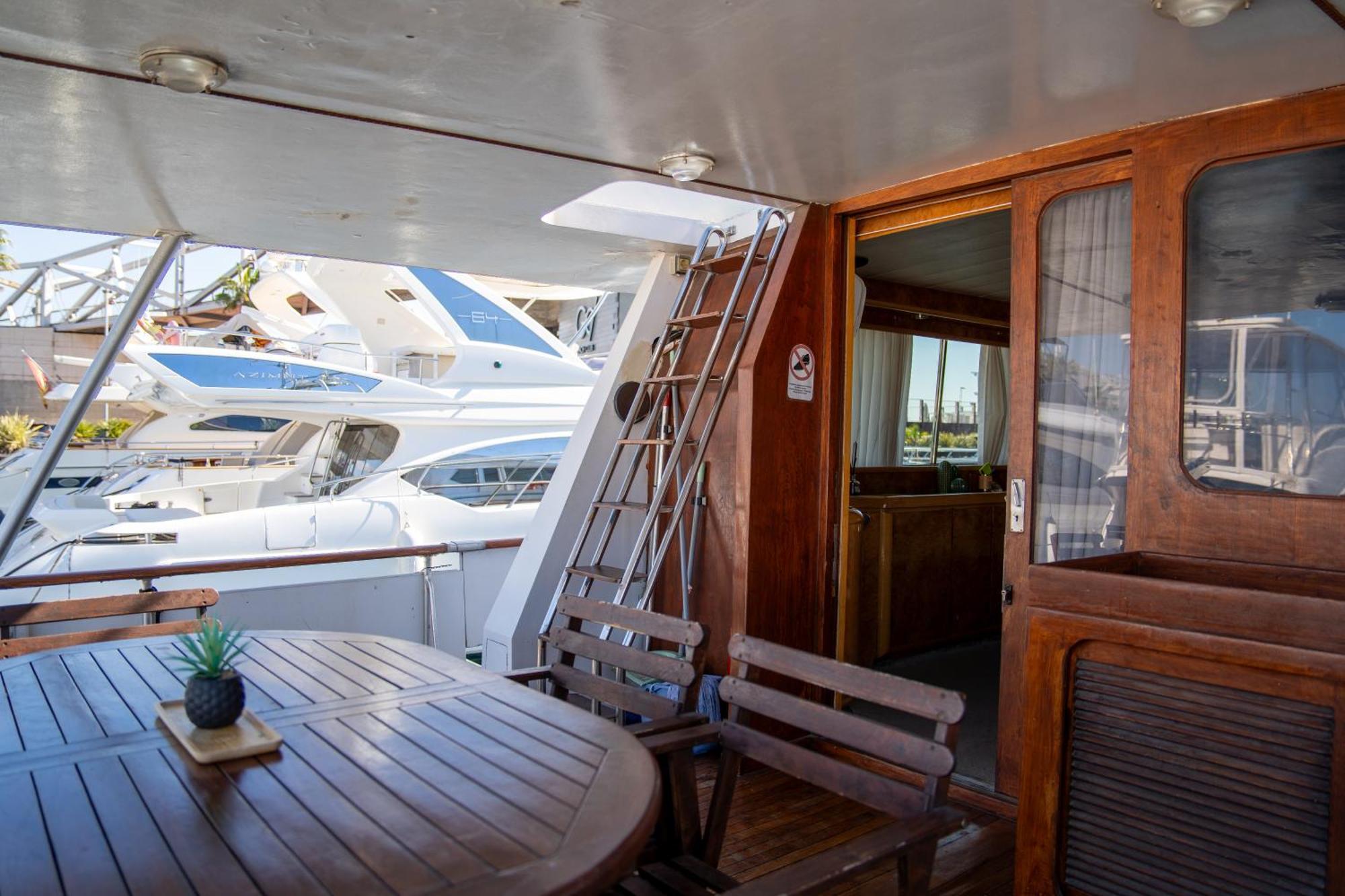 Boat Aloha Hotel Sant Adria de Besos Buitenkant foto