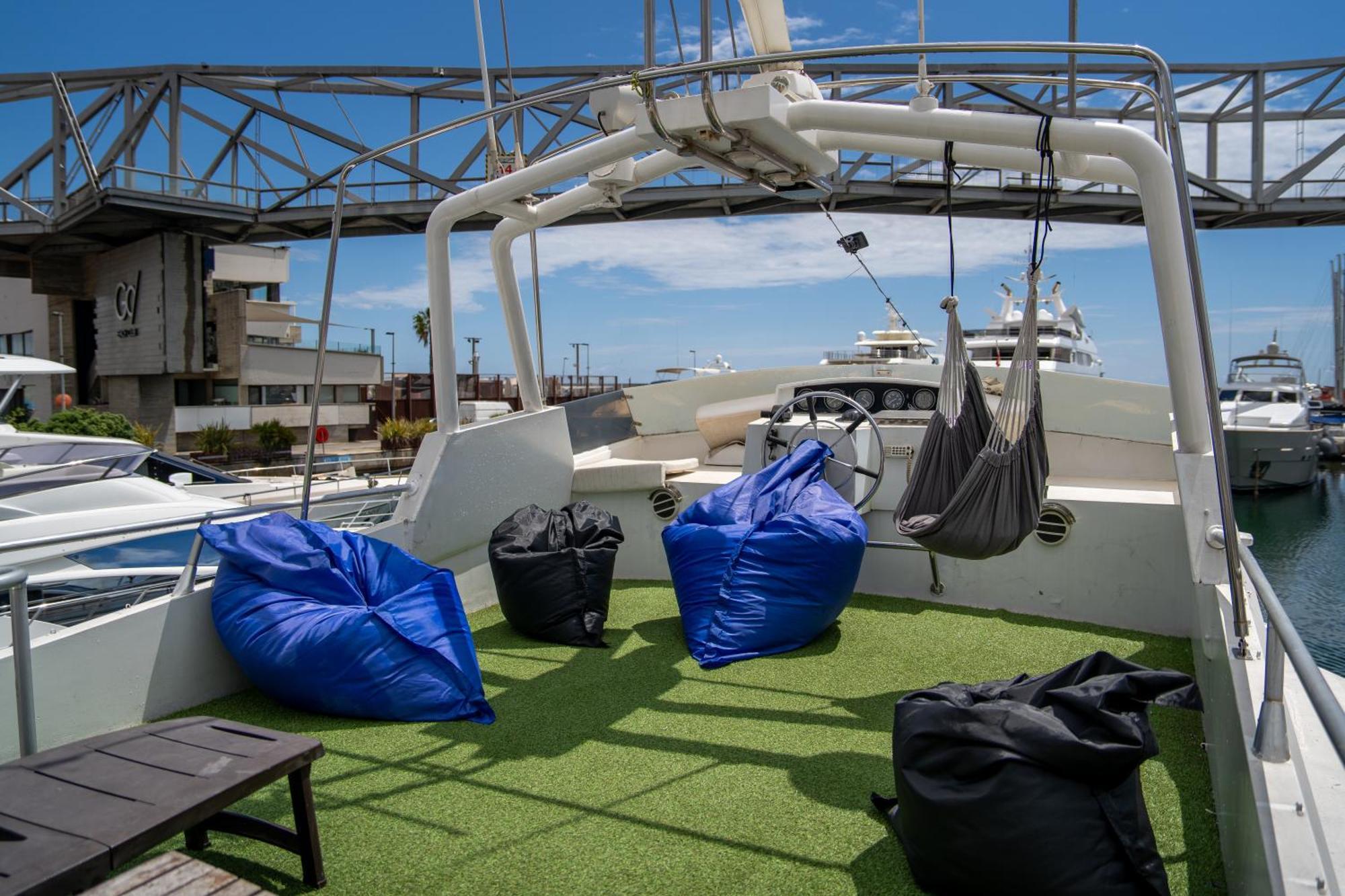 Boat Aloha Hotel Sant Adria de Besos Buitenkant foto